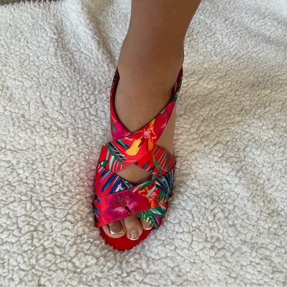 Bandolino Molvena Slingback Heeled Sandals red w/a multi-color tropical floral 9 - Picture 9 of 11